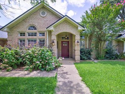 18400 Woodhollow Dr