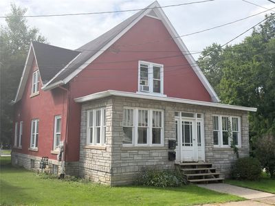 560-560 1/2 North St