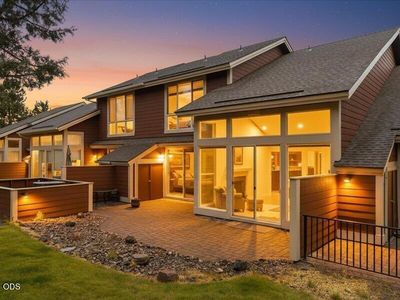 11110 Village Loop