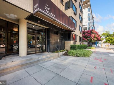 2141 I St NW APT 806