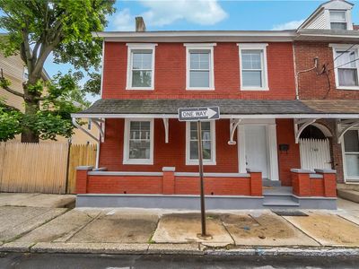 746 Front St