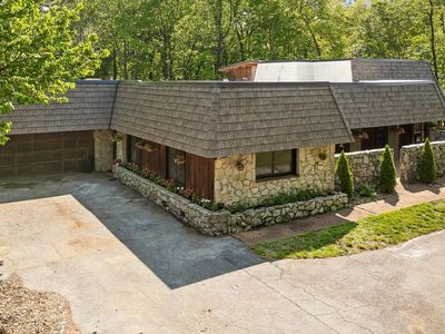 220 Palisades Dr