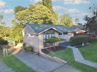 140 Windsor Dr