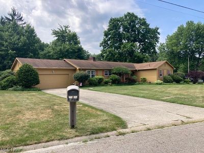 8770 Squirrel Hill Dr NE