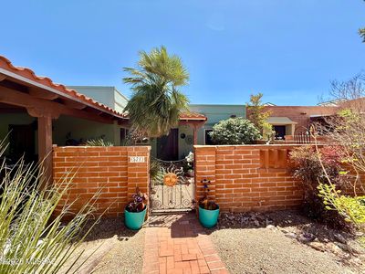 571 S Paseo La Rueda Cir