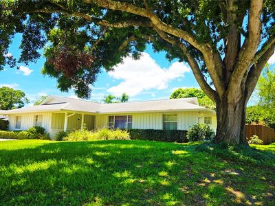5096 The Oaks Cir