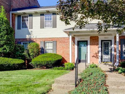 8615 Locust Ct