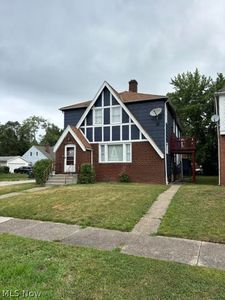 Property at 934 Ravine Dr, Cleveland Heights, OH