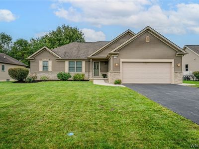 8 Nicholas Ln