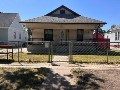 207 W 10th St