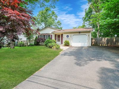 21 Spectacle Lake Drive