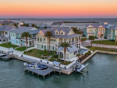1002 Grand Cayman Ct