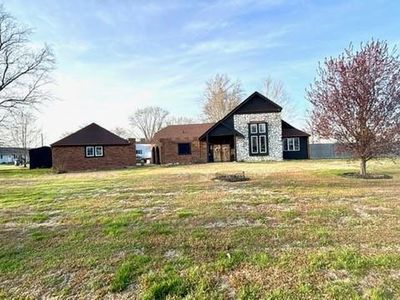 Property at 106 W 4th St, Hoffman, IL