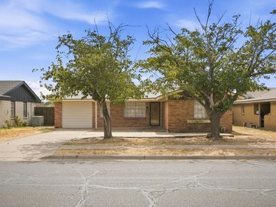 118 N Eisenhower Dr