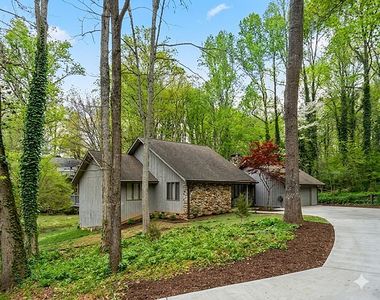 216 Brentwood Cir