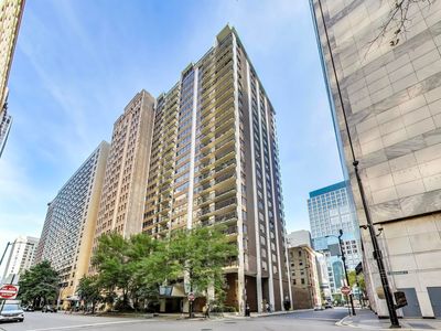 201 E Chestnut St APT 18F