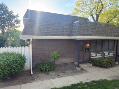 1333 Court Leona