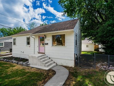 1011 4th St W