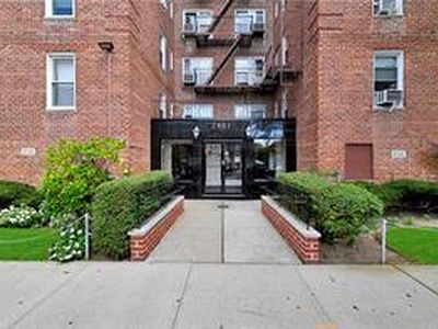 2427 E 29th St APT 4D
