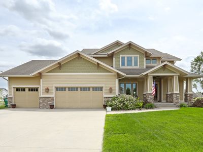 422 Stonegate Ct SW