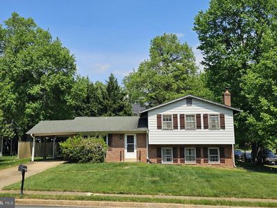 900 Carole Ct SE