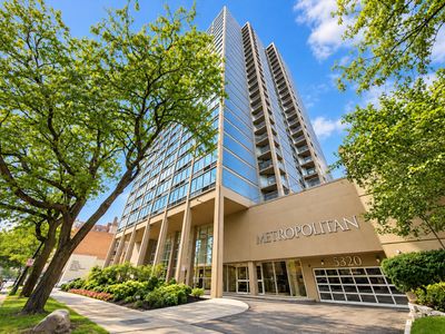 5320 N Sheridan Rd APT 1607