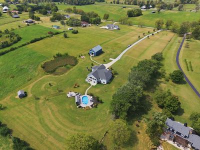490 James Ln