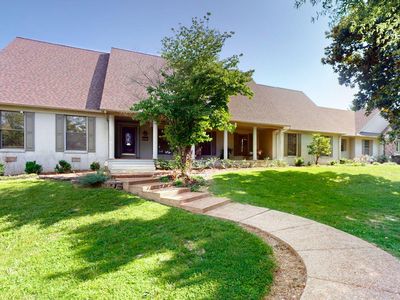 1609 Greenbriar Rd