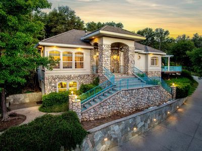 14104-13998 Retrac Way