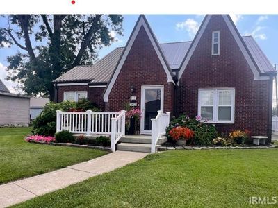 203 W Race St