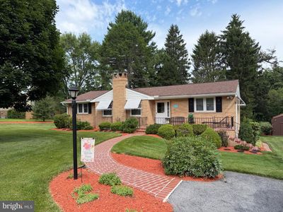 8484 Linwood Dr
