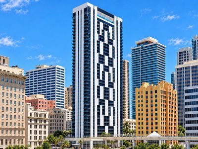 151 SE 1st St APT 2606