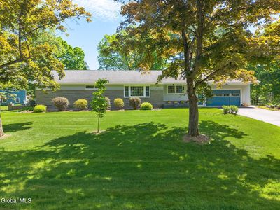 6 W Hite Court