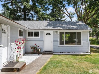 9221 -9223 North Lake Drive SW