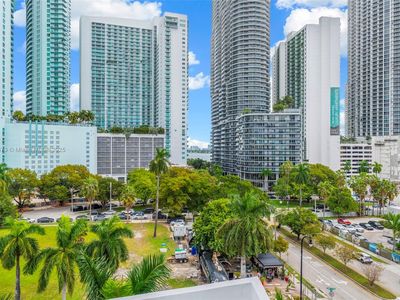 275 NE 18th St APT 708