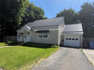 25 Yong St