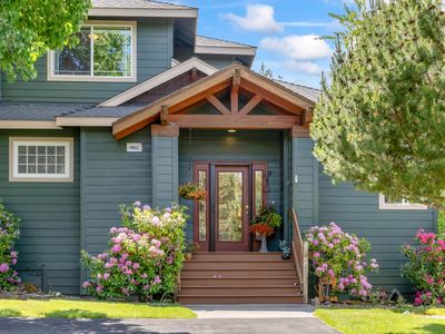 902 Golden Pheasant Dr