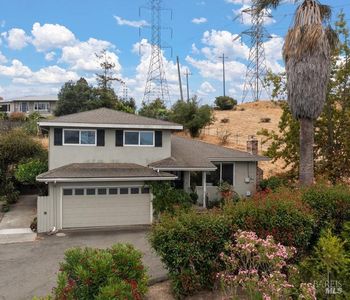 2027 Vista Del Rio Street