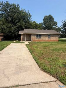 102 Elm Ct NE