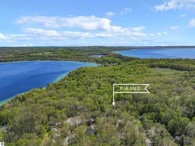 4021 E Oxford Dr