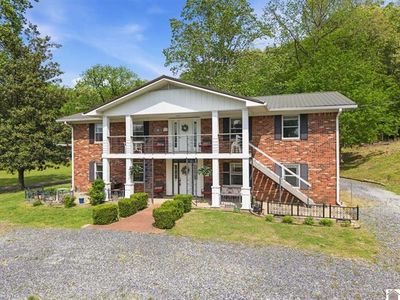 157 Lakeshore Dr