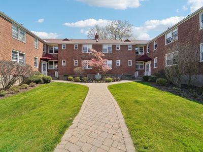 13 Bryant Crescent #2C