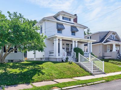 1068 Lexington Avenue