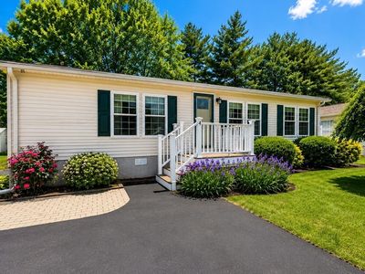 Property at 4 Trailwood Dr, Bridgewater, MA