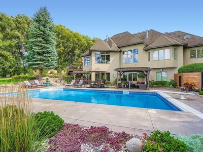 6260 Broadview Dr