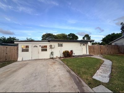 3016 E Palm Dr