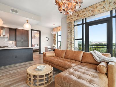 5 Gadsdenboro St #303