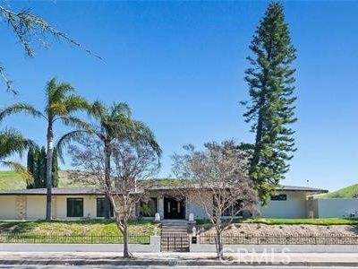 12384 Woodley Ave