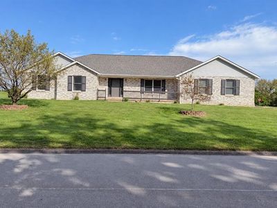 886 Whispering Hills Dr