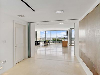 100 Lakeshore Drive #2055